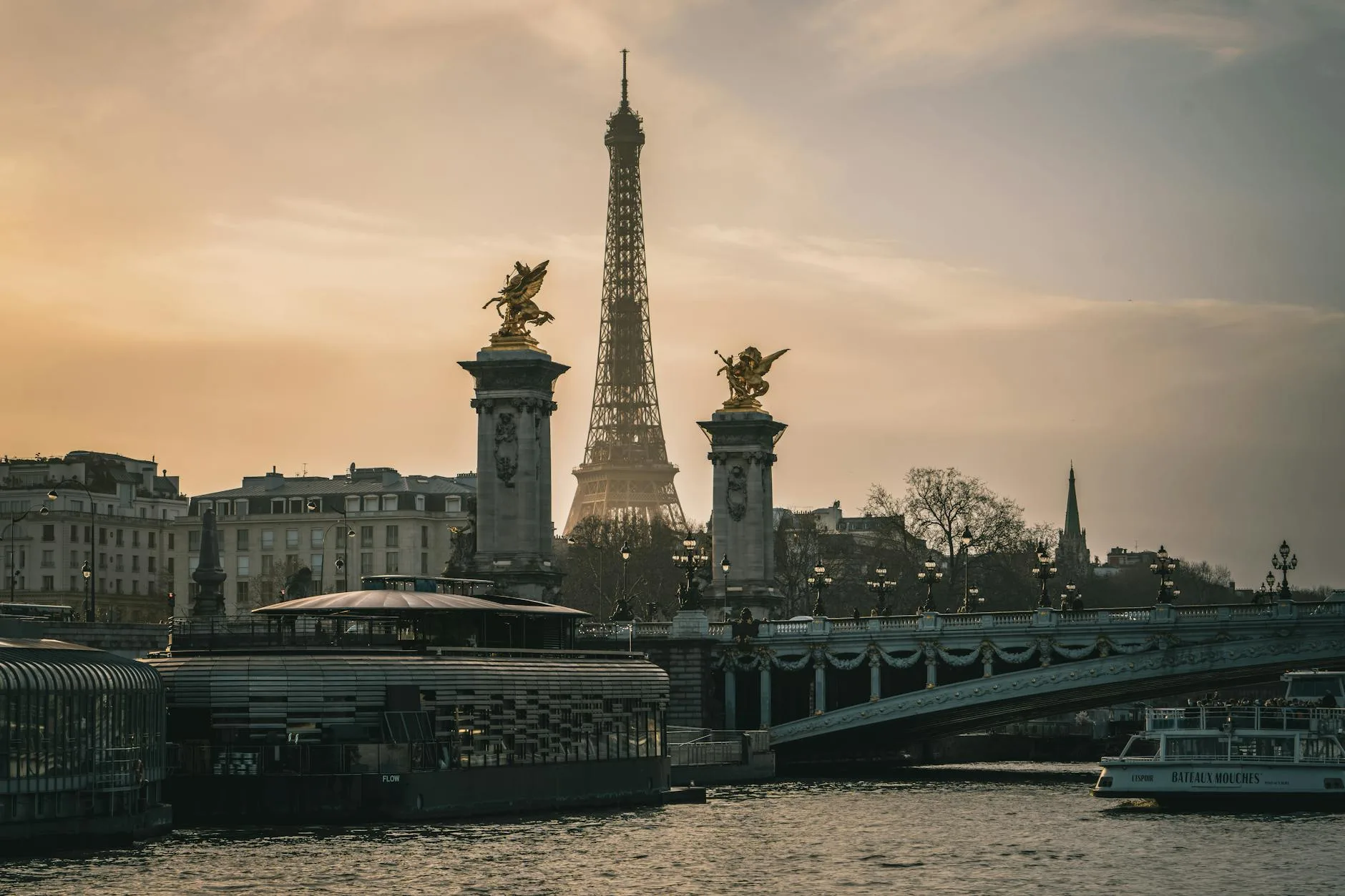 Paris: The City of Light travel photography — Off The Beaten Path Travelogues